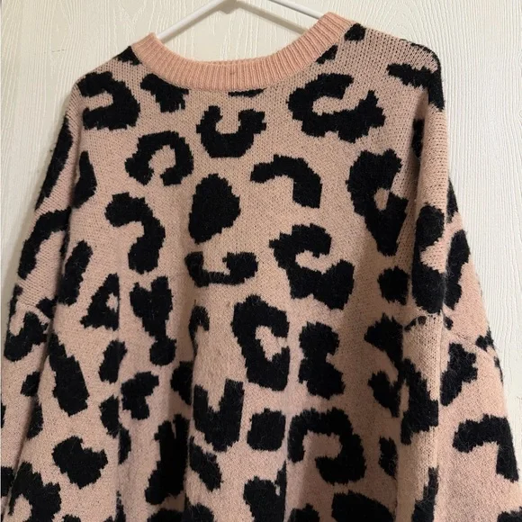 MACARON Blush Pink Leopard Print Oversized Sweater - Picture 4 of 8